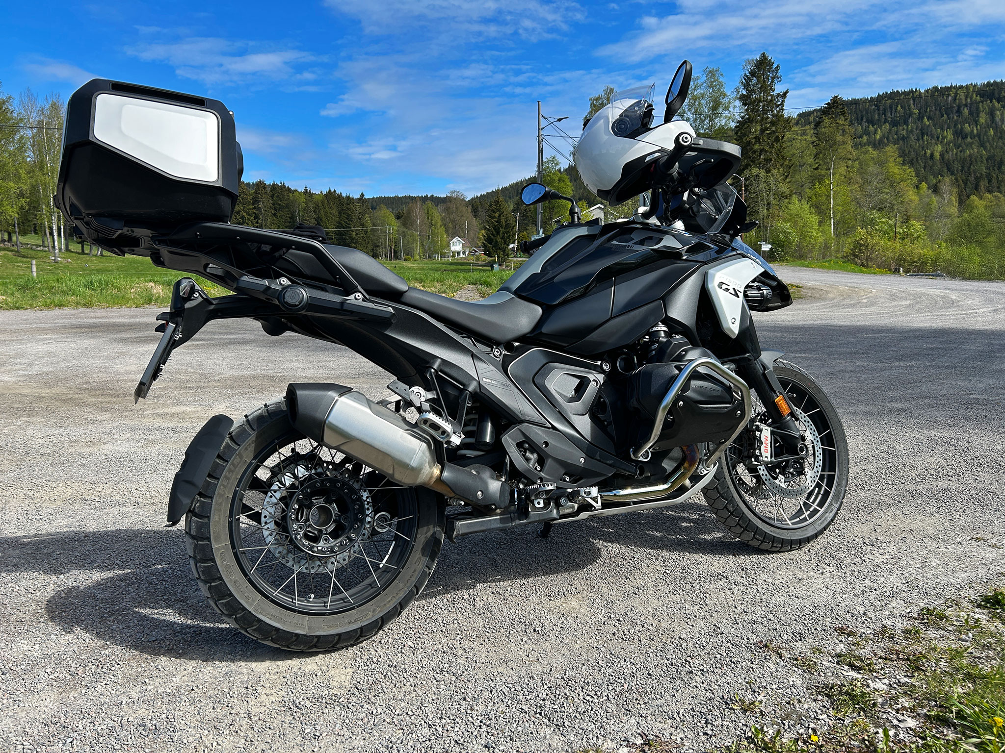 Vue latérale de la BMW 1300 GS Vue latérale de la BMW 1300 GS