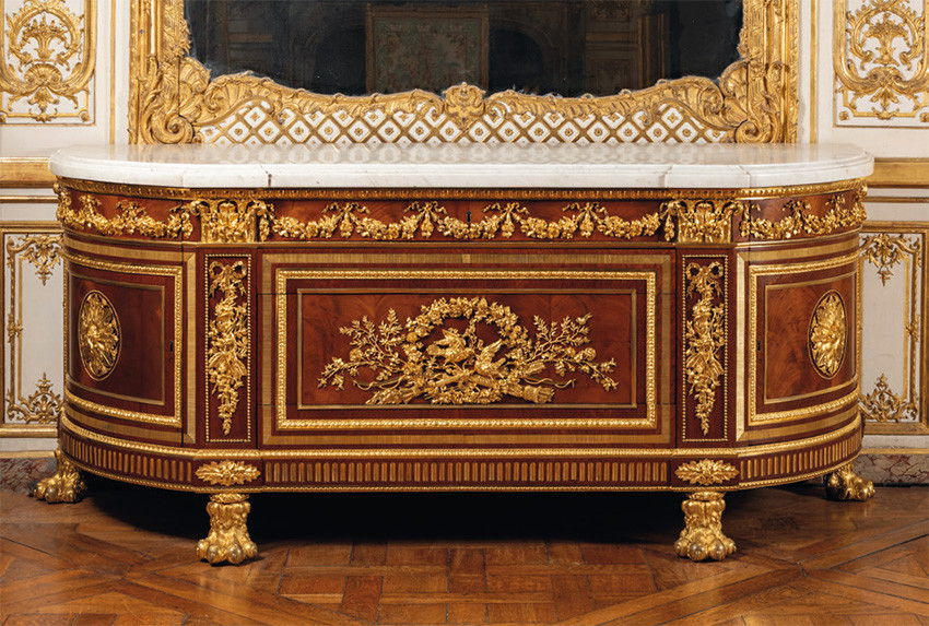 La commode de Joseph Stöckel et Guillaume Benneman initialement livrée pour la chambre du Roi à Compiègne © Château de Versailles, Dist. RMN © Christophe Fouin