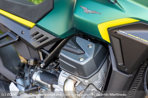 Les finitions sont du moteur sont plus réussies sur la Moto Guzzi Stelvio
