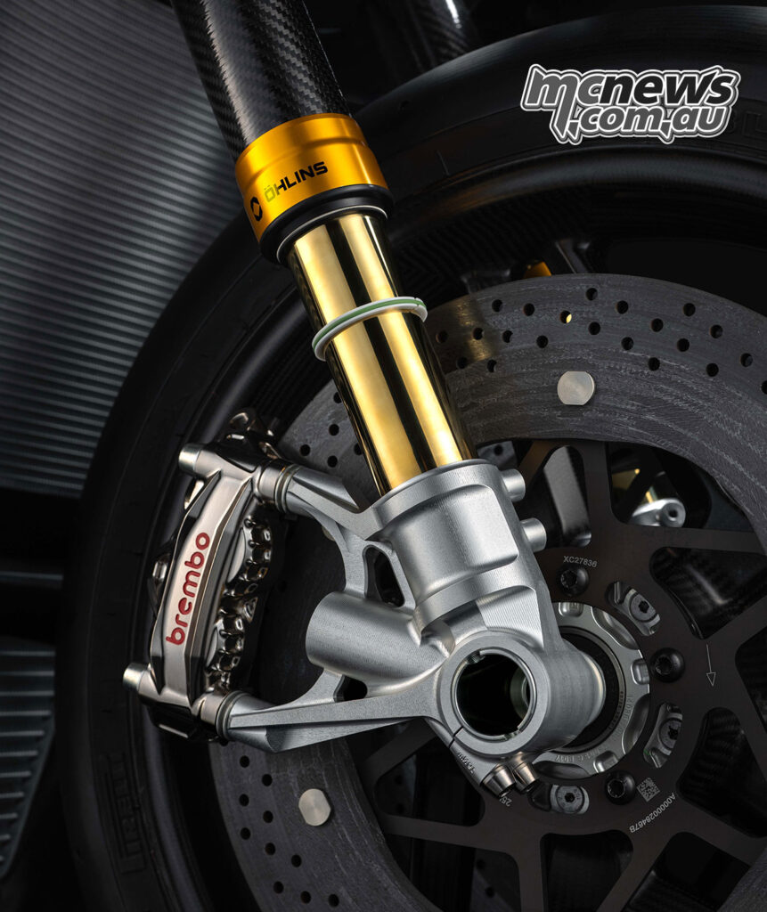 Image studio de l'ensemble de fourche en carbone Ducati Superleggera V4 Centenario Öhlins.