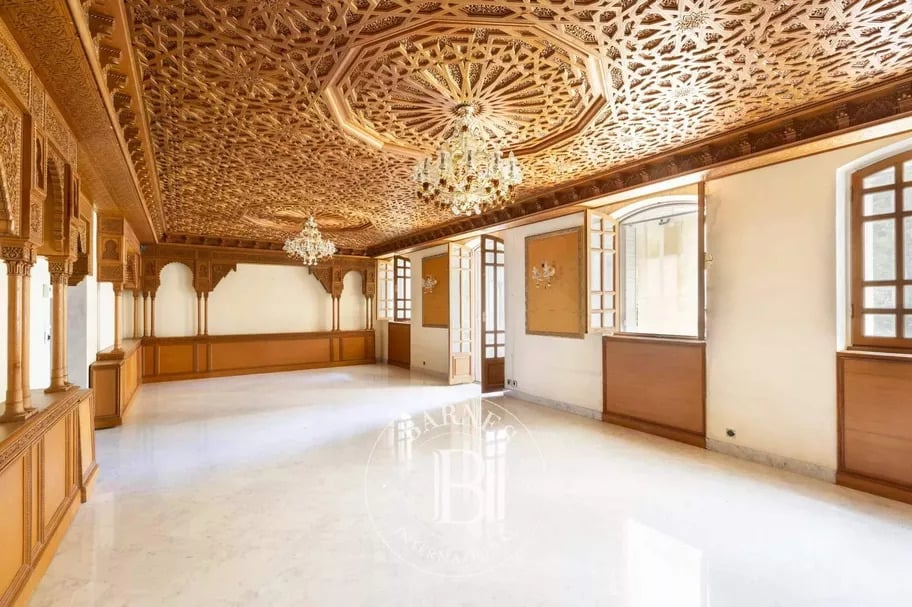 , Neuilly-sur-Seine ; le roi du Maroc Mohammed VI vend les 2 propriétés de sa mère à Paris